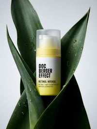 DOC BERGER EFFECT Retinol Intense – a highly effective retinol serum for enlarged pores, fine lines, wrinkles, blemished skin, and a rough, uneven skin texture. Suitable for users who are specifically looking for the best retinol serum to visibly improve their skin’s appearance, elasticity, and evenness. Particularly suitable for oily, resilient skin or skin accustomed to retinol, as well as for women in their 30s, 40s, or 50s who want to counteract early or advanced signs of aging.