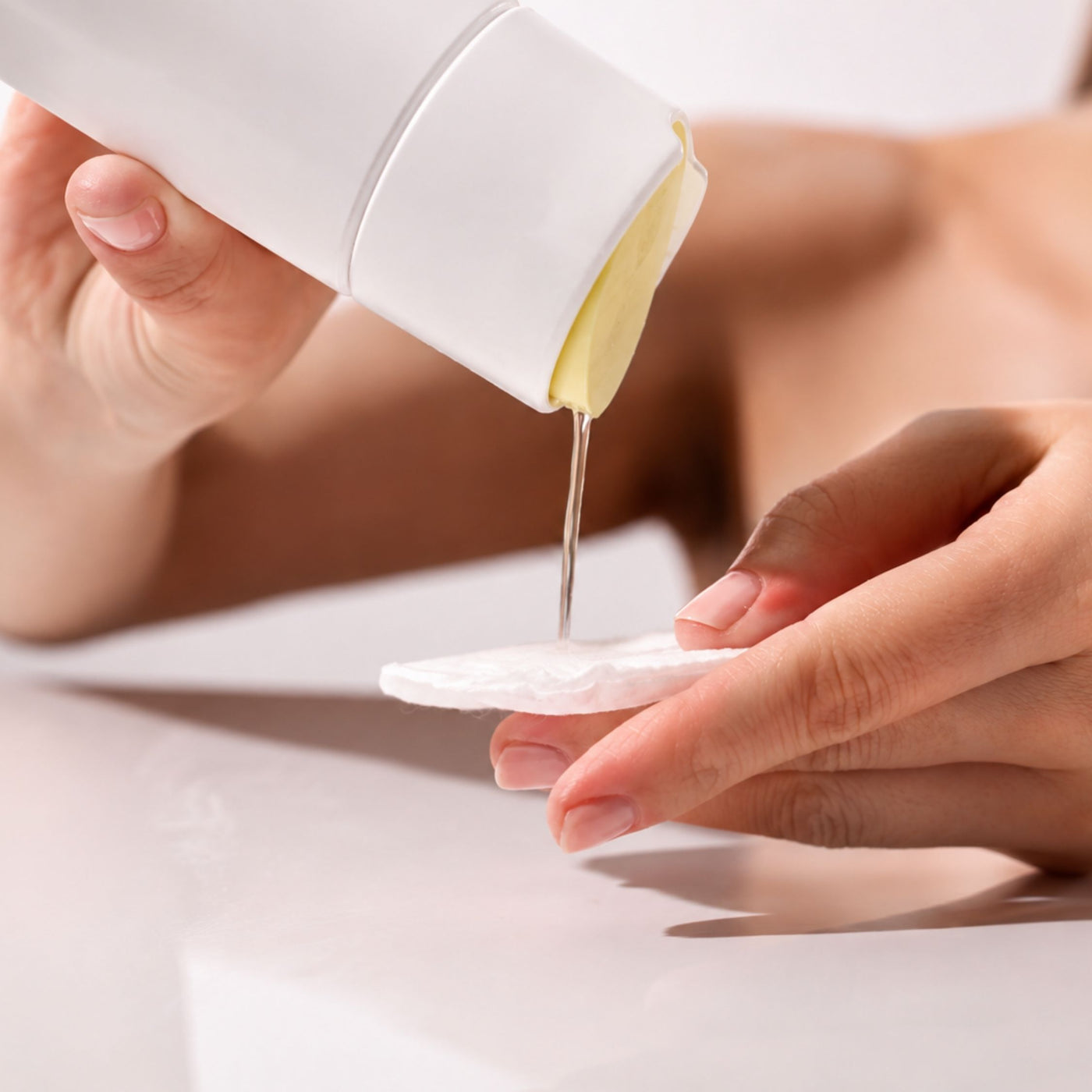 DOC BERGER EFFECT Tonic Intense is a clarifying facial toner for normal to oily skin and skin prone to breakouts—it removes any remaining residue, helps control excess sebum, and optimally prepares the skin for the subsequent application of active-ingredient skincare products.