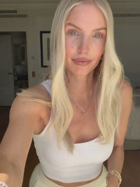 Leonie Hanne mit DOC BERGER EFFECT Glowing Eye Patches - Premium Augenpflege, strahlender Glow sowie eine Reduktion von Augenringen und Schwellungen unterwegs